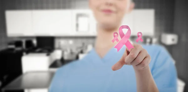 Female doctor using digital screen — Stock Photo, Image