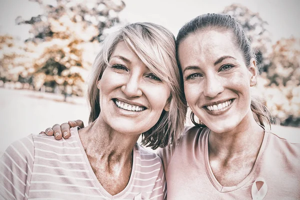 Female volunteers participating — Stock Photo, Image