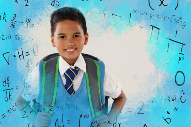  öğrenci okul çantası ile üniforma