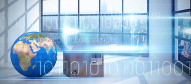 Dünya Haritası ve kahverengi karton kutu 