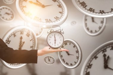 el tutma çalar saat