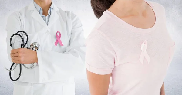 Médico e mulher com cancro da mama — Fotografia de Stock