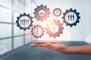 El ele tutuşan cep telefonu 