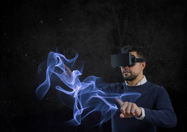 VR kulaklık kullanarak adam 