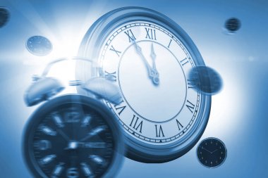 Beyaz arka plan duvar saatleri