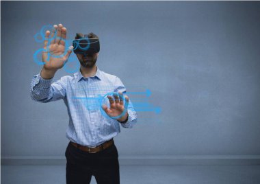 arabirimini kullanarak vr ile tişörtlü adam