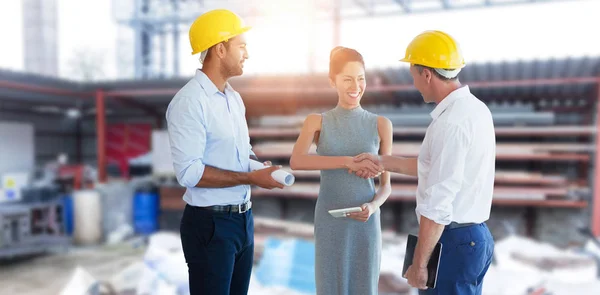 Architect doing handshake — Stock Photo, Image