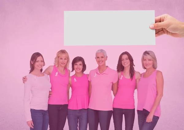 粉红色的乳腺癌认识妇女 — 图库照片