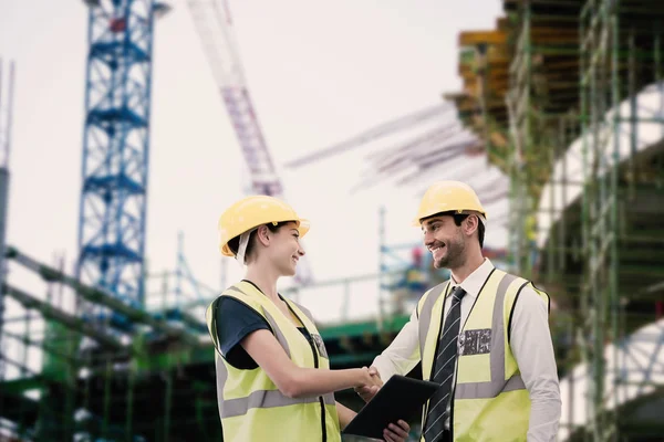 Architekti dělají handshake — Stock fotografie