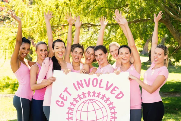 Mujeres en rosa para la conciencia del cáncer de mama — Foto de Stock