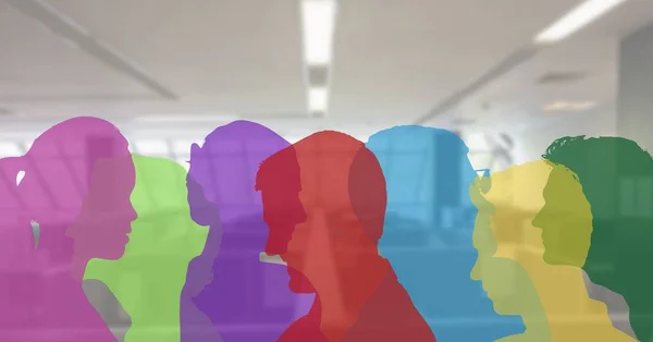 Цветной силуэт людей в офисе — стоковое фото