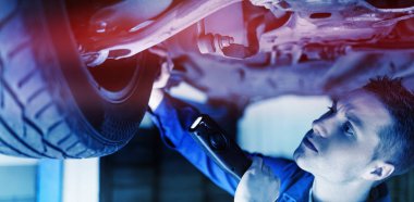 Lastik inceleyerek mekanik