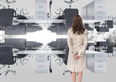 iş kadını ters ofiste ayakta