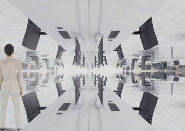 iş kadını ters ofiste ayakta