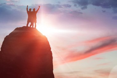 dağın tepesinde iki adam