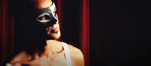 Człowiek w masce masquerade — Zdjęcie stockowe