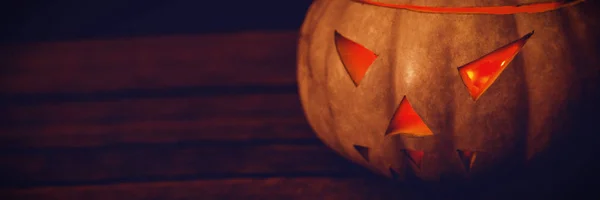 Jack ou lanterna na mesa durante o Halloween — Fotografia de Stock