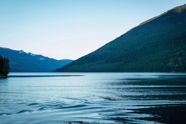 Lakefront aydınlatma günbatımı tarafından 