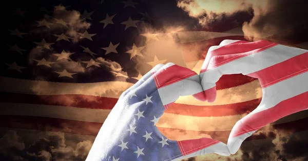 Veterans day, flagga usa på händer — Stockfoto