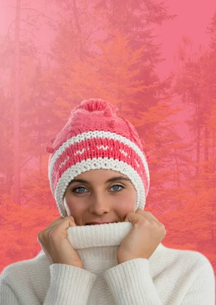 Mujer en otoño con sombrero y jersey — Foto de Stock