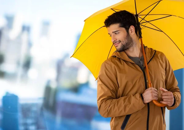 Mann mit gelbem Regenschirm — Stockfoto