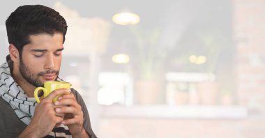 Adam sonbaharda Kupası ve eşarp