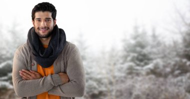 Eşarp kar ormandaki adam