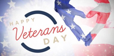 Amerikan ulusal bayrak karşı kalp oluşturan eller