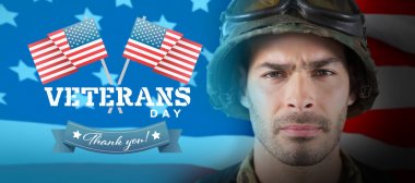 gülmeyen askerin yakın çekim 