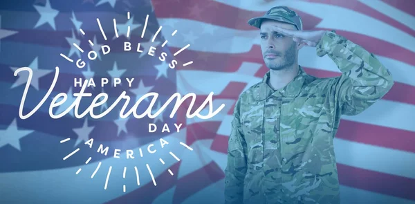 Kendine güvenen asker selamlayan