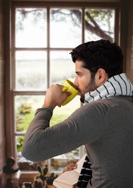 Sonbahar Kupası evde pencere ile adam