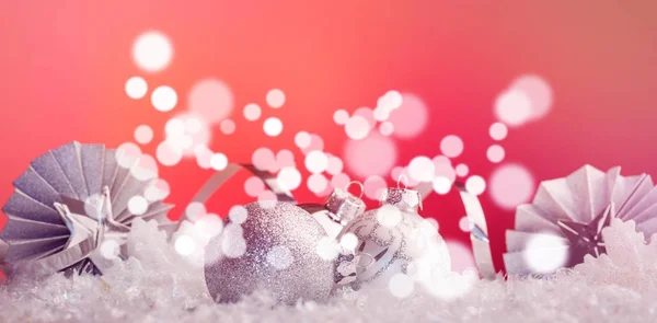 Zilveren kerstballen met decoratie — Stockfoto