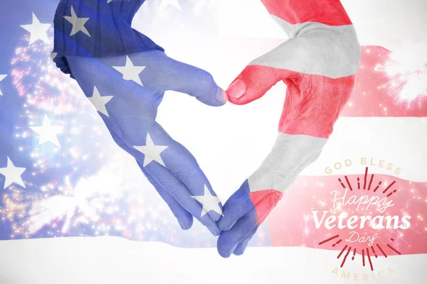 kalbini oluşturan eller