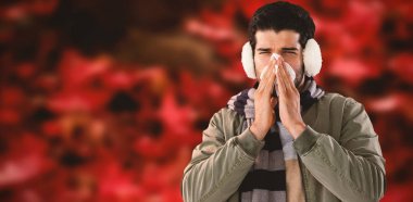 Kağıt mendil ile üfleme burun adam 