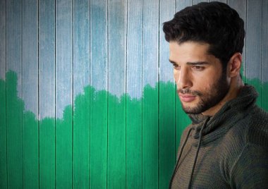 Adam dramatik düşünceli ifade ile