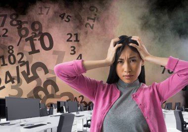 sinir bozucu kadın hesaplamalar yapıyor