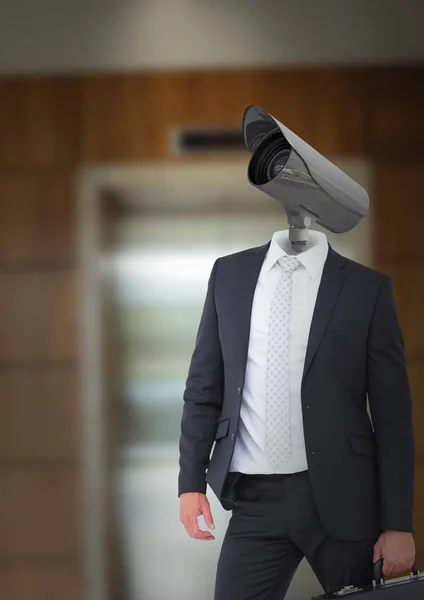 Uomo d'affari con capo CCTV in ufficio — Foto Stock
