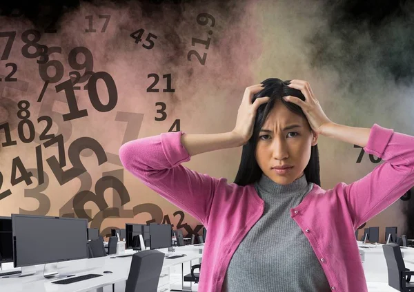 Frustrovaný žena dělá výpočty — Stock fotografie