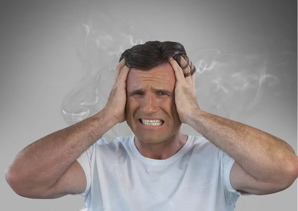 Frustrado hombre con humo —  Fotos de Stock