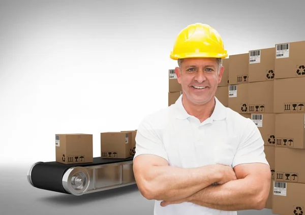 Homem com caixas na correia transportadora — Fotografia de Stock