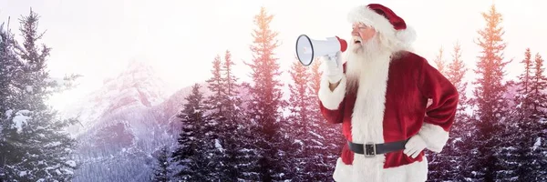 Papai Noel no inverno com alto-falante — Fotografia de Stock