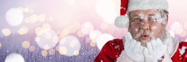 Weihnachtsmann bläst Schnee — Stockfoto
