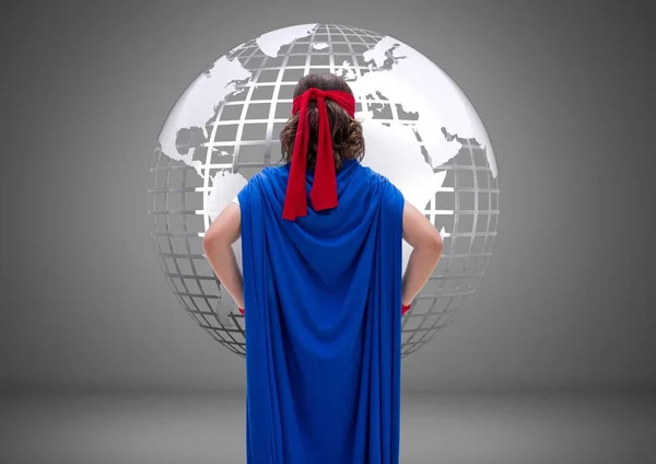 Menino com traje de manto de super-herói — Fotografia de Stock