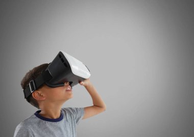 Sanal gerçeklik kulaklık çocukla