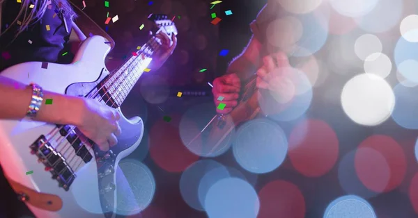 Homem tocando guitarra — Fotografia de Stock