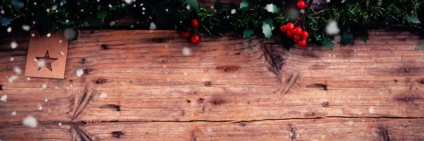 Decoración de la Navidad en tablón de madera — Stockfoto