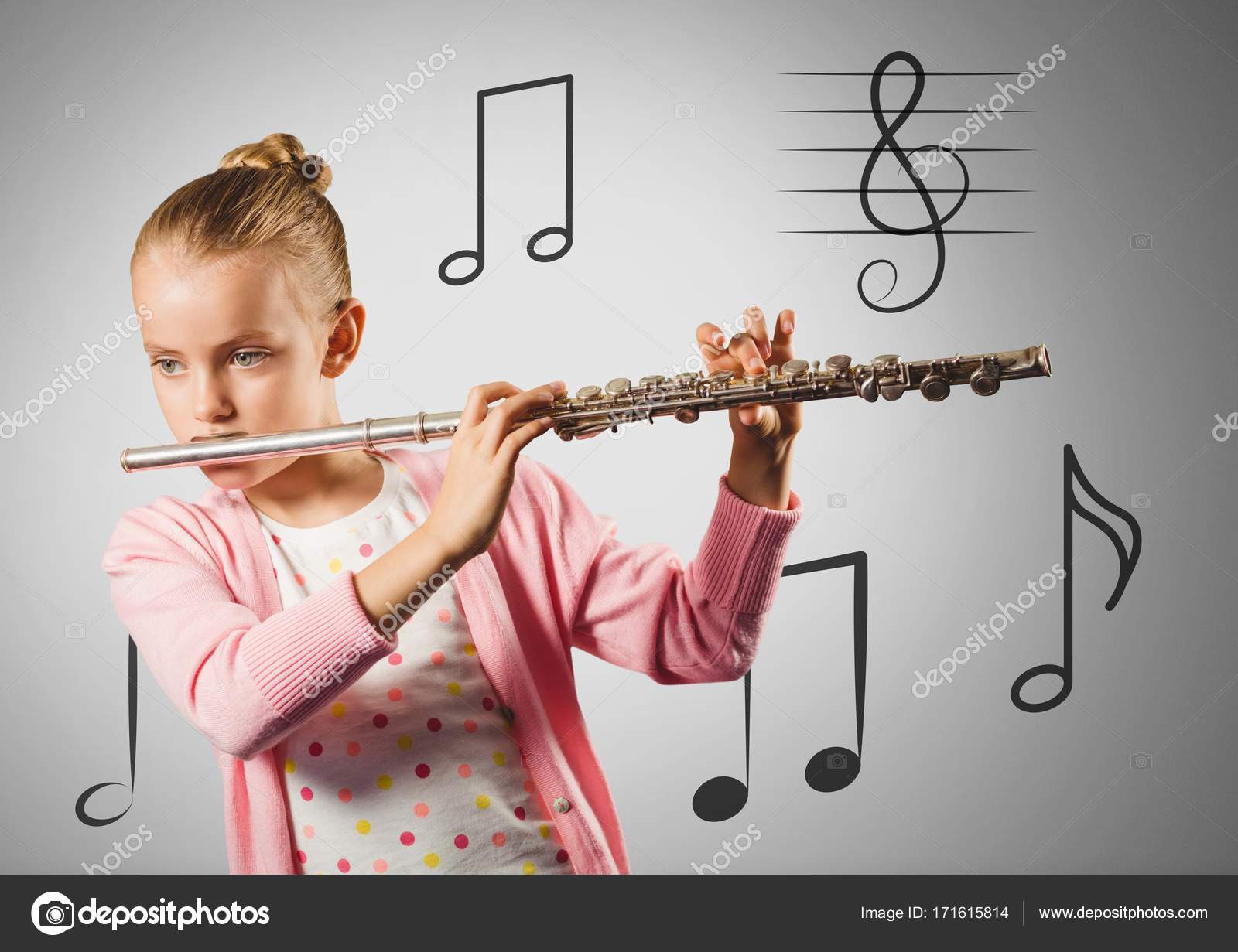 девушка играет на флейте фото. современная флейта. девушка с дудочкой. игра на флейте. фотосессия с флейтой.