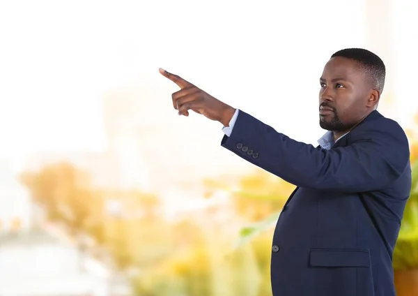 Zakenman wijzen elkaar raken van lucht — Stockfoto