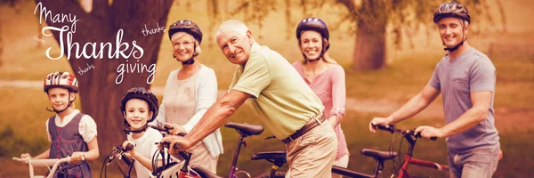 Familia feliz en bicicleta —  Fotos de Stock