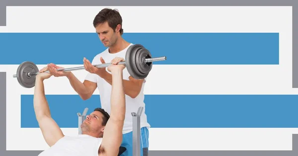 Treinador de fitness homens levantando pesos — Fotografia de Stock